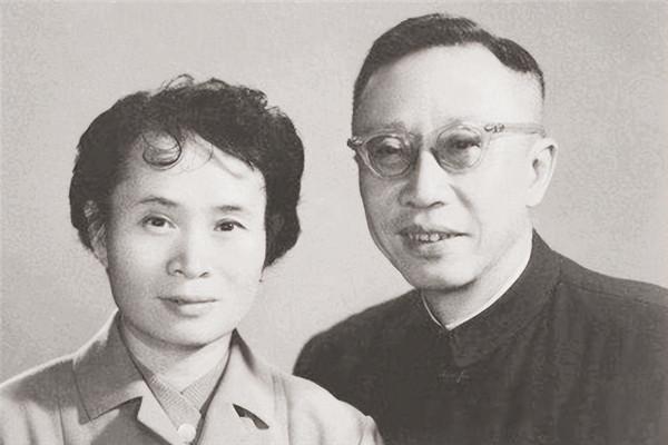 1962年，毛主席宴請清朝皇帝溥儀，問：大清“傳國玉璽”在何處
