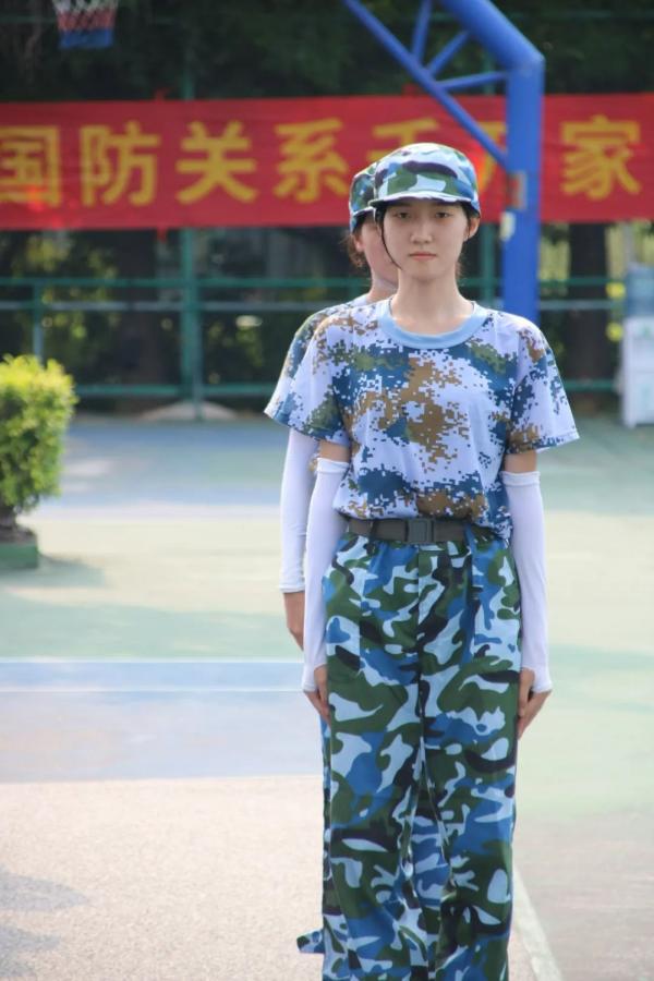 聽完教官唱歌,來看看廣東工業大學“軍花軍草”! 聽完教官唱歌,來看看廣東工業大學“軍花軍草”!