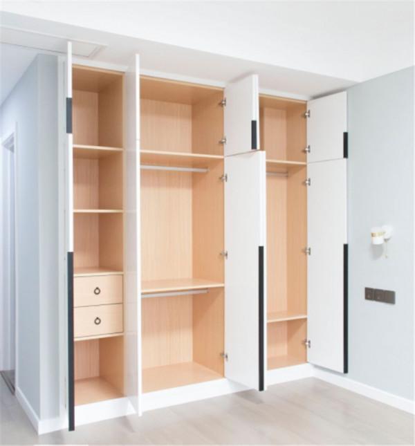 為什麼衣櫃門板會變形?聽懂行人一講,發現不光是材質問題 為什麼衣櫃門板會變形?聽懂行人一講,發現不光是材質問題