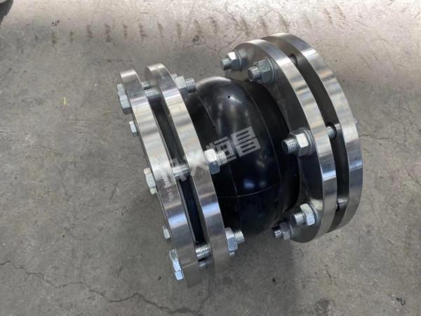 管道連線在什麼情況下要使用氯丁橡膠接頭？