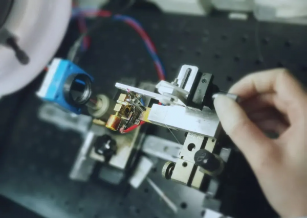 風雲閩商 | 餘洪瑞：僅8年時間成功上市，精密光學平臺型公司的隱形冠軍