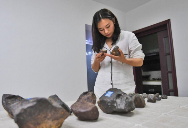 隕石每克拉一萬,貴州女孩有400公斤卻不出售?愛好不能用錢衡量 隕石每克拉一萬,貴州女孩有400公斤卻不出售?愛好不能用錢衡量