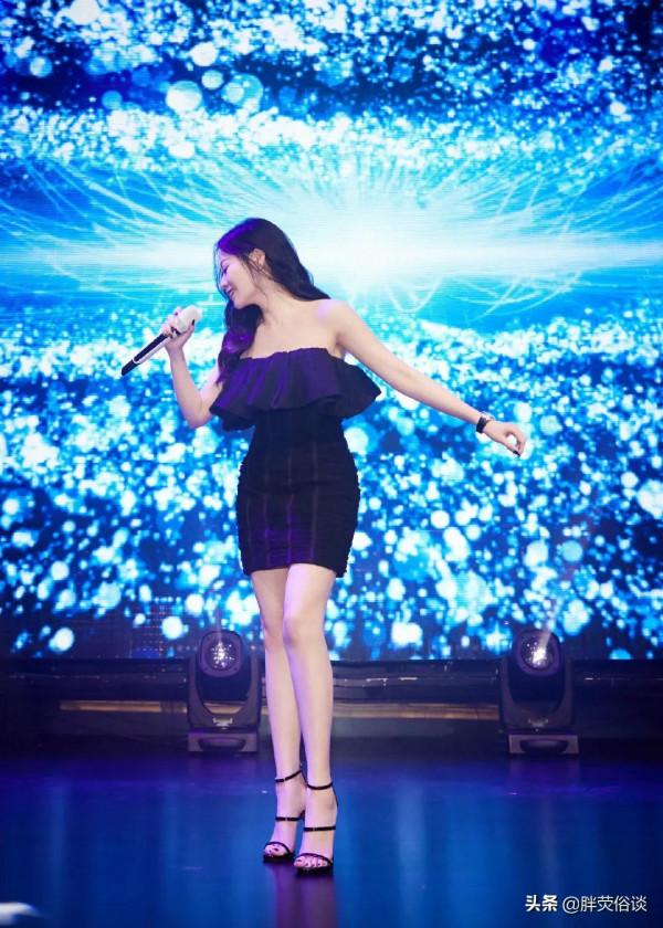 舞臺上的張靚穎光芒四射，不愧是實力歌手