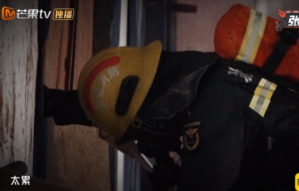 同樣進火場救人,李承鉉張晉大不同,陳小春最有人情味和講義氣 同樣進火場救人,李承鉉張晉大不同,陳小春最有人情味和講義氣