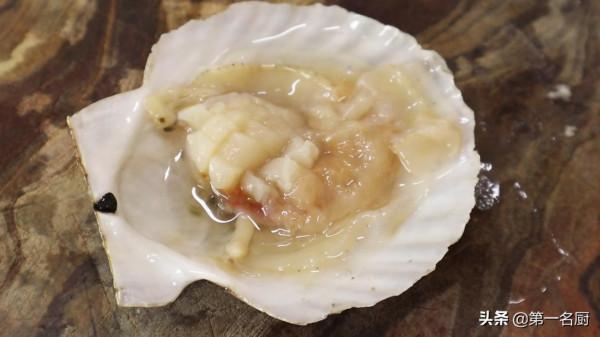 中秋來一道蒜蓉粉絲蒸扇貝，做法簡單又營養，端上桌家人搶著吃