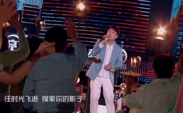 衛視中秋晚會明星造型:張碧晨人魚裙仙氣足,戚薇蓬蓬袖誇張 衛視中秋晚會明星造型:張碧晨人魚裙仙氣足,戚薇蓬蓬袖誇張