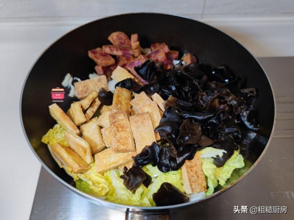 明日大雪,別忘給家人做一鍋大燴菜,湯鮮味濃,驅寒暖胃,太香了 明日大雪,別忘給家人做一鍋大燴菜,湯鮮味濃,驅寒暖胃,太香了