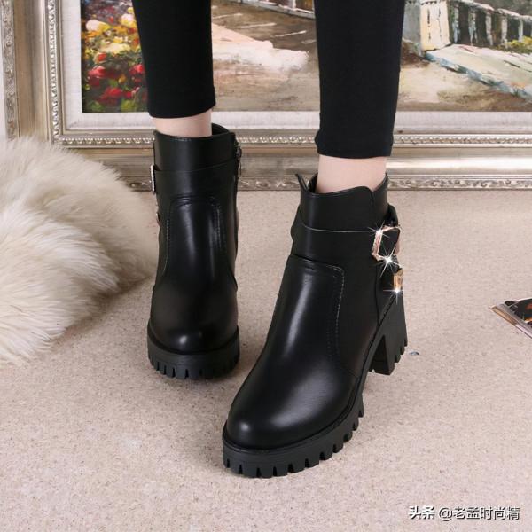 怪不得姐姐丟掉細跟鞋，原來今年流行這款單鞋，不僅好穿還好看