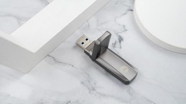 傳統隨身碟VS固態隨身碟,兩者怎麼選,看完下文心裡就有數 傳統隨身碟VS固態隨身碟,兩者怎麼選,看完下文心裡就有數