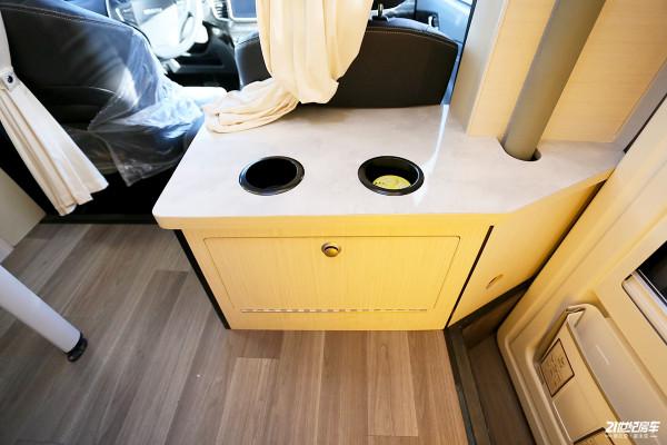 單排升頂四驅皮卡，1.9T發動機配愛信6AT變速箱！齊星升降頂房車