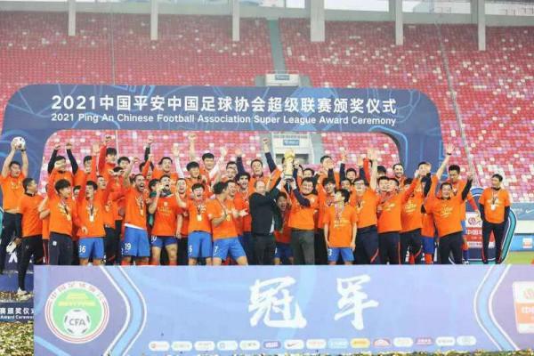 有人說賈德松射門時費萊尼越位干擾顏駿凌視線了