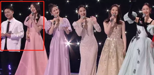 27位明星的跨年，有人翻車，有人悶聲幹了件大事上了《新聞聯播》