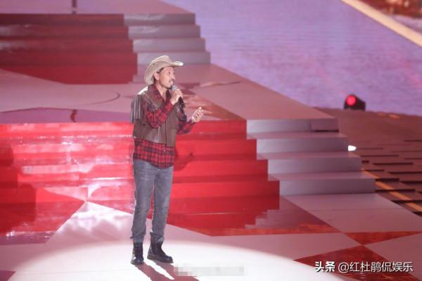 《星光大道》2021年度最具爭議選手守山大叔,憑啥能進全國8強? 《星光大道》2021年度最具爭議選手守山大叔,憑啥能進全國8強?