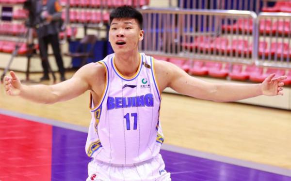 CBA第七輪違體犯規多達16次,裁判吹罰引發爭議,問題出在哪? CBA第七輪違體犯規多達16次,裁判吹罰引發爭議,問題出在哪?