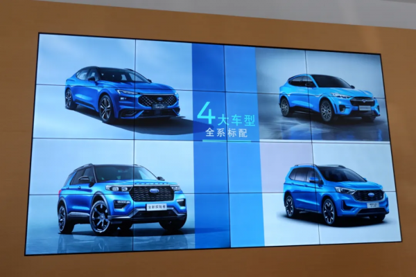 能顯示紅綠燈秒數？體驗福特車路協同系統，再也不怕大貨車擋視線