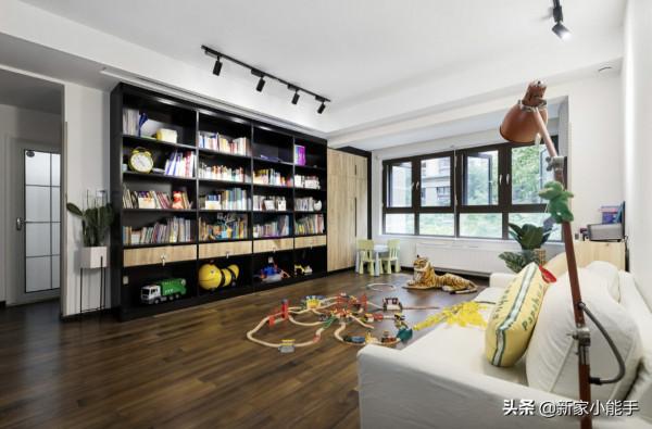 看她120平新房，放棄傳統電視牆，營造遊樂園式的家，很幸福