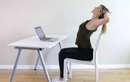 肩頸僵硬疼痛,上班忙沒時間鍛鍊?每天10分鐘,肩頸疼痛不再有 肩頸僵硬疼痛,上班忙沒時間鍛鍊?每天10分鐘,肩頸疼痛不再有