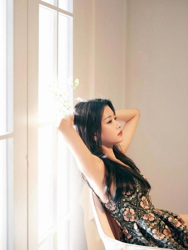 影帝的老婆果然靚，孫怡笑容甜美可愛～十分吸睛