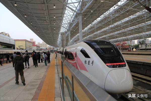 不出北京坐火車去賞秋,方便經濟不堵車,臥虎山蟠龍山盡顯中國紅 不出北京坐火車去賞秋,方便經濟不堵車,臥虎山蟠龍山盡顯中國紅