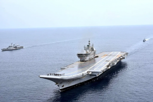 美國B-2隱身轟炸機駕駛艙裡出現“女式內衣”?丨圖說軍事 美國B-2隱身轟炸機駕駛艙裡出現“女式內衣”?丨圖說軍事