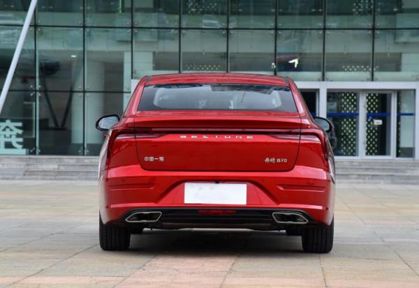 售9.99-13.99萬元，動感外觀+寬適空間，奔騰B70還是家庭用車首選