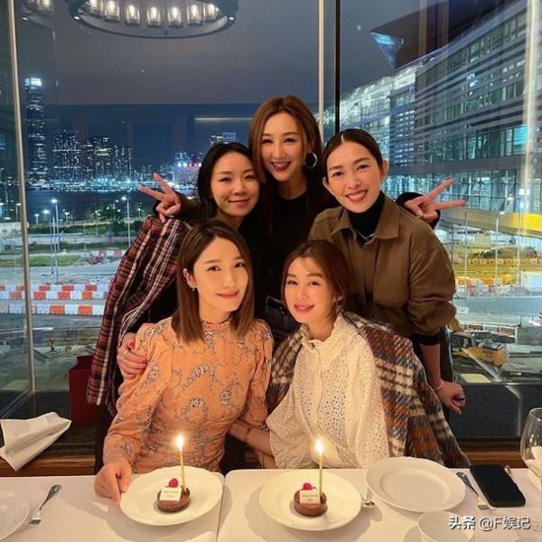 小兒子淘氣將紫薯泥弄得整臉都是 岑麗香曬為兒子洗澡的溫馨日常 小兒子淘氣將紫薯泥弄得整臉都是 岑麗香曬為兒子洗澡的溫馨日常