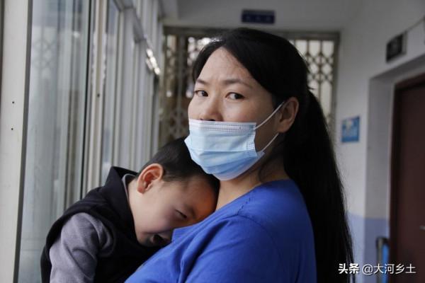 男童突然發病確診重症,爸爸藉故外出,耳聾媽媽獨自帶他艱難求醫 男童突然發病確診重症,爸爸藉故外出,耳聾媽媽獨自帶他艱難求醫