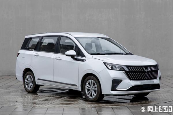 五菱全新MPV實拍，尺寸比傳祺M6大，看車側以為是臺奧德賽