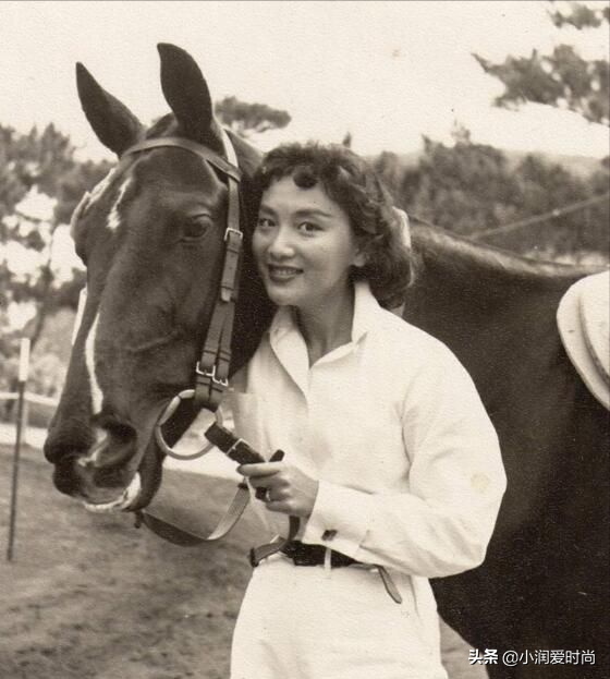 看了夏夢年輕時的穿搭,終於明白金庸為何暗戀她,時髦絕美又經典 看了夏夢年輕時的穿搭,終於明白金庸為何暗戀她,時髦絕美又經典