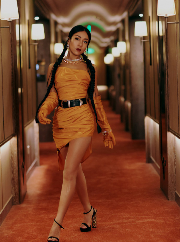 吉克雋逸穿上“死亡芭比粉”,生圖對比精修,不敢相信這是一人? 吉克雋逸穿上“死亡芭比粉”,生圖對比精修,不敢相信這是一人?