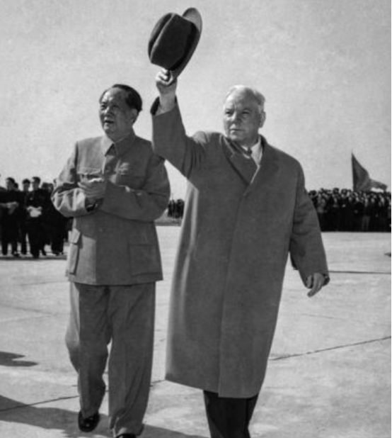 49年斯大林在蘇聯見到毛主席，握住他的手：你很年輕，很了不起