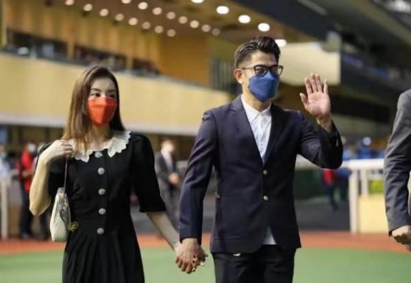 郭富城夫婦合體亮相，方媛淑女風打扮越來越有闊太樣，眼神太有愛