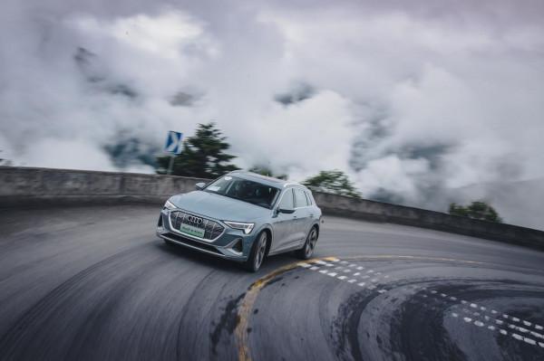 多路況測試國產奧迪e-tron:它能“鼓動”傳統豪華車使用者換車 多路況測試國產奧迪e-tron:它能“鼓動”傳統豪華車使用者換車
