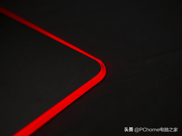 自帶炫酷燈效支援無線充電 雷柏V10 RGB滑鼠墊評測