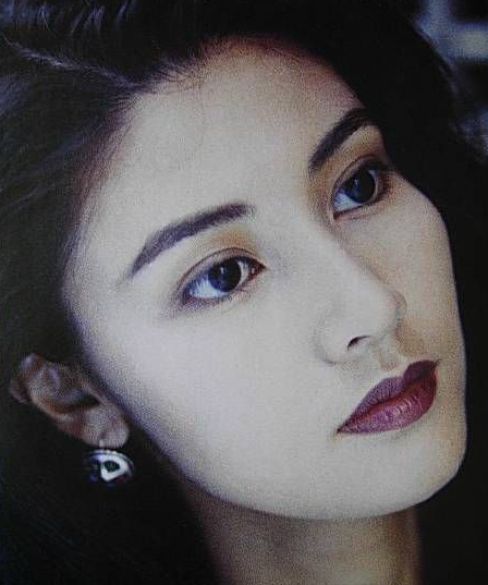 一瘦就顯男相！從熱巴到李嘉欣，女明星還是長點肉好看