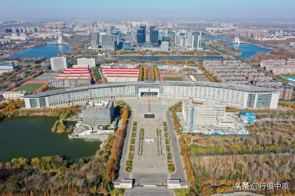 一個大學只有一棟教學樓？這樓，可真長