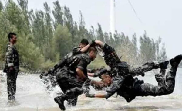 09年國際特種兵競賽,河南小夥率隊破紀錄,打敗歐美13支特種部隊 09年國際特種兵競賽,河南小夥率隊破紀錄,打敗歐美13支特種部隊
