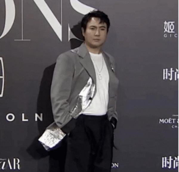 明星造型“尷尬史”:有人像荷包蛋,有人醜似女巫,有人老10歲 明星造型“尷尬史”:有人像荷包蛋,有人醜似女巫,有人老10歲