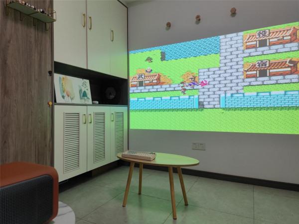 國產推出“4K解析度”的智慧投影儀：3000ANSI流明，開燈也能用