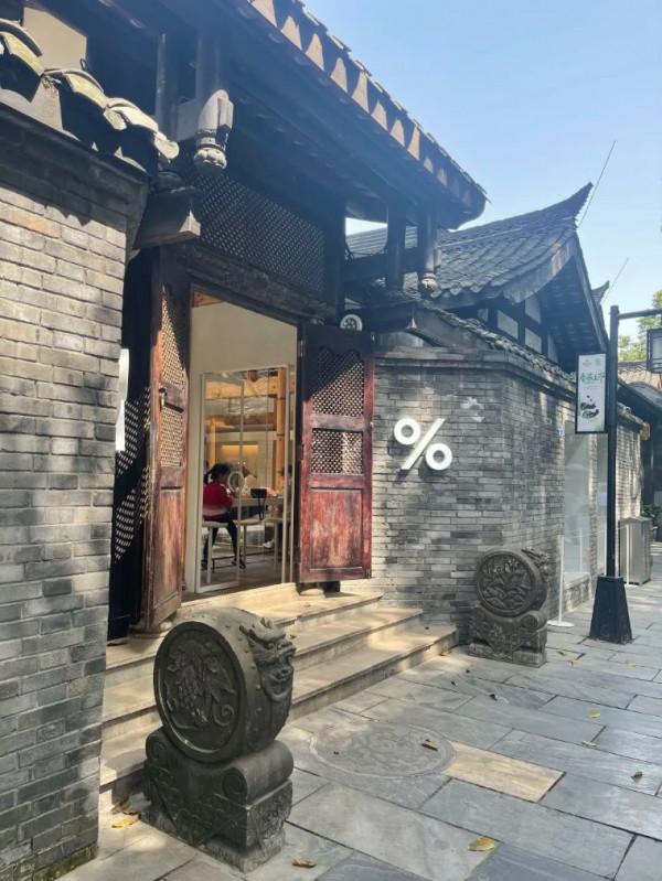 在成都,被一所中學凡爾賽了 在成都,被一所中學凡爾賽了