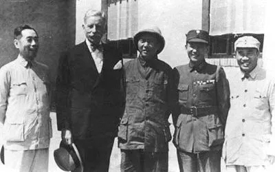 1950年，周總理派張治中南海密會蔣經國，半夜接葉劍英通知：快撤