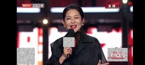 倪萍不愧是央視大贏家!穿一身黑霸氣亮相,再次出山重回一姐氣場 倪萍不愧是央視大贏家!穿一身黑霸氣亮相,再次出山重回一姐氣場