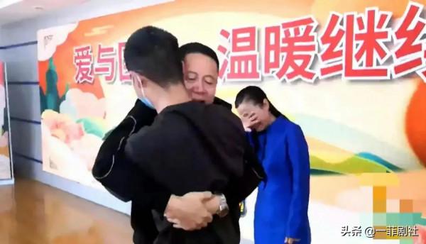 娛樂圈最新爆料，眾多明星都在內，大瓜小瓜溫暖的記憶，吃瓜拿走