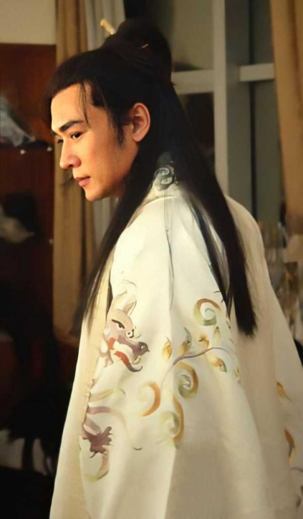 男明星演繹的“古裝美男”，我只服這4位！又帥又美體態還好
