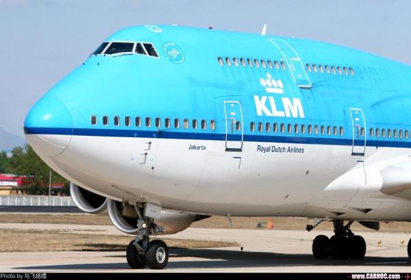 1977年，美國與荷蘭飛機相撞，583人喪生，場面如災難大片