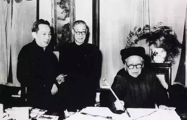 國共合作徹底破裂,周恩來在宋慶齡寓所遇搜捕,當晚擬定南昌起義 國共合作徹底破裂,周恩來在宋慶齡寓所遇搜捕,當晚擬定南昌起義