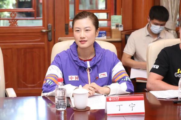 北大學生丁寧:人生換髮球 北大學生丁寧:人生換髮球