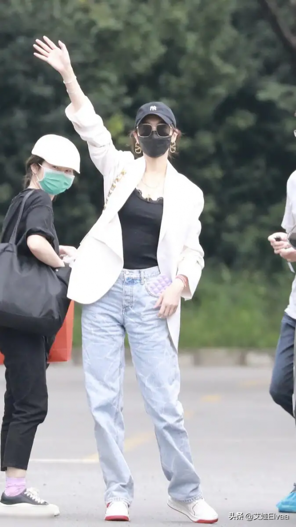 唐嫣這次真長見識！頭回見西裝搭蕾絲打底，徹底告別平板羅晉有福