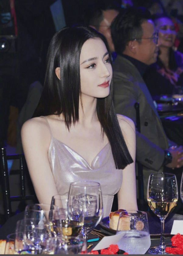 女明星的黑長直造型 一眼驚豔