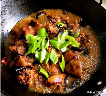 只需五步，讓你做出正宗黃燜雞